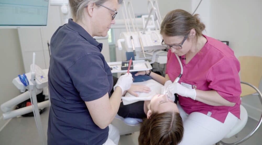 girl at dentist with inmuRELAX
