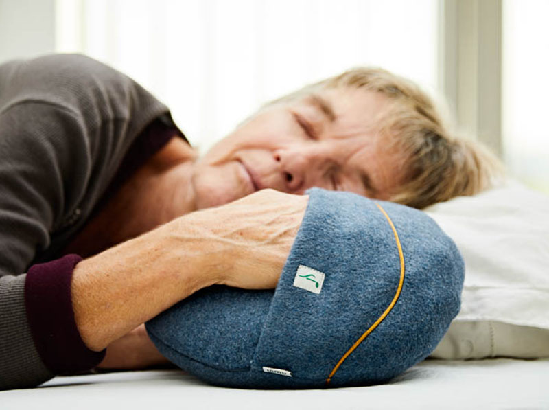 Woman sleeping with inmuRELAX6579 crop