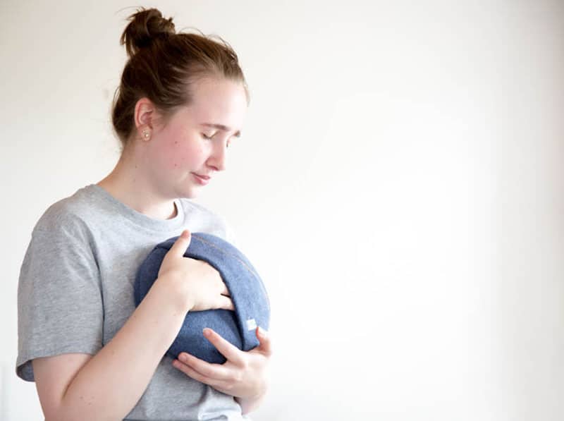 Young woman with inmuRELAX CROP